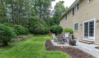 15 Logging Trail Ln, Brookfield, CT 06804