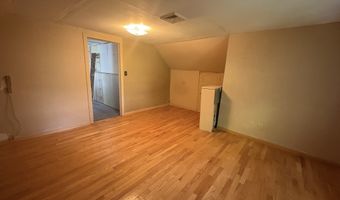 2 Sherwood St, Branford, CT 06405