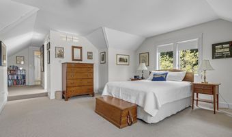2 Sunnyfield Ln, Falmouth, ME 04105