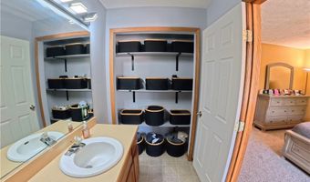 1271 Oxford Cir, Akron, OH 44312