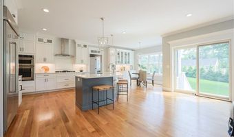 2 Bluemead Farm Ln, Barrington, RI 02806