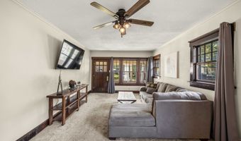 425 N 9th St, Adel, IA 50003