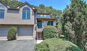 101 Cardinal Dr, North Kingstown, RI 02852
