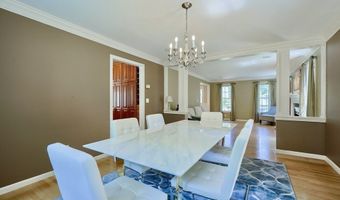 8 Pilgrim Rd, Ashland, MA 01721