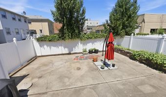 7 Gregg Ln, Bayonne, NJ 07002