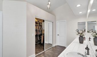 15305 Lookout Rd, Apple Valley, CA 92307