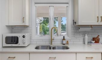 104 Kay Blvd, Newport, RI 02840