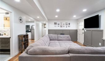 821 Post Rd, Warwick, RI 02888