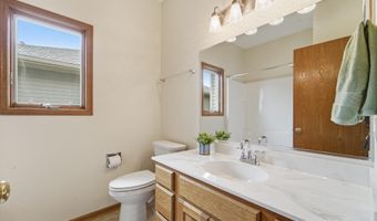 2402 Suncrest Dr, Ames, IA 50014