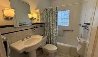 915 McKinley Blvd, Alton, IL 62002