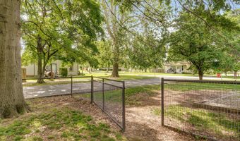 606 E Prairie Ln, Ash Grove, MO 65604