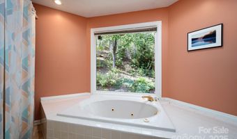 9 Sandon Cir, Asheville, NC 28804