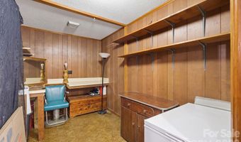 3326 Dunaire Dr, Charlotte, NC 28205
