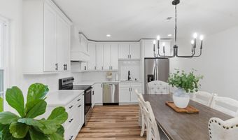 309 W Locust St, Aurora, MO 65605