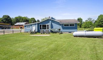 498 US HIGHWAY 8, Armstrong Creek, WI 54103