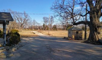 113 S Country Club Rd, Arkansas City, KS 67005
