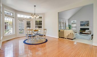 2385 WATTERS Gln, Falls Church, VA 22043