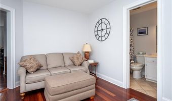 203 Fenner Ave 5, Middletown, RI 02842