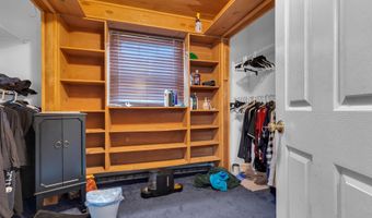 496 Apple Valley Dr, Belford, NJ 07718