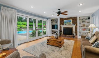 17 Greyledge Dr, Albany, NY 12211