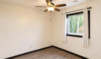 1208 Plum Ln, Aberdeen, SD 57401