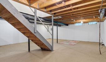 2825 Tuebingen Pkwy, Ann Arbor, MI 48105