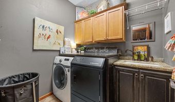3352 Southridge Dr, Amana, IA 52203