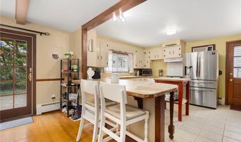 9 Valley Dr, Bristol, RI 02809