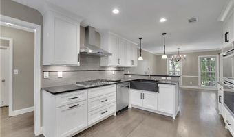 835 Lakeshore Dr NW, Berkeley Lake, GA 30096