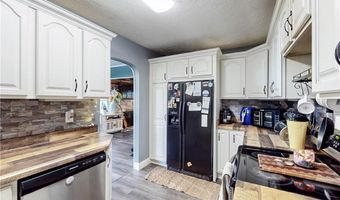 6615 Waterloo Rd, Atwater, OH 44201