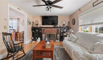 21 Brookwood Rd, Cranston, RI 02920