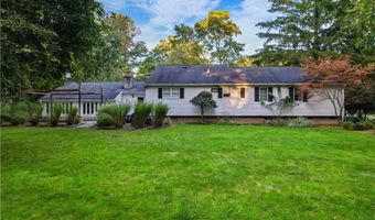 25 Edgebrook Ln, Airmont, NY 10952