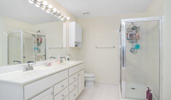 4 Cambridge Dr 4, Danbury, CT 06811