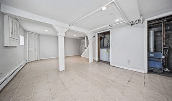 71 Sunshine Cir, Bridgeport, CT 06606