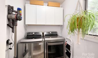 37 New Cross N, Asheville, NC 28805