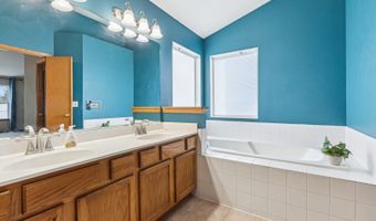 197 E Old Mill Trl, Antioch, IL 60002
