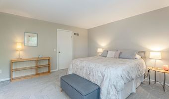 32 Whitcomb Cir, Madison, WI 53711