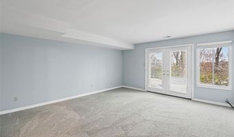 1872 Ridgeview Circle Dr, Ballwin, MO 63021