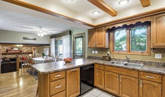 825 Queenswood Ct, Indianapolis, IN 46217