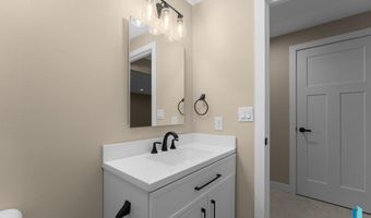 813 E Heatherwood Dr, Brandon, SD 57005