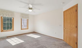3354 N Stone Creek Cir, Madison, WI 53719