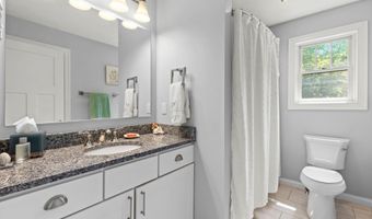 49 Hadlock Rd, Falmouth, ME 04105