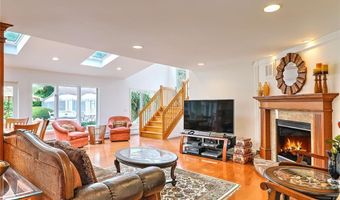 3 Spinnaker Dr, Barrington, RI 02806