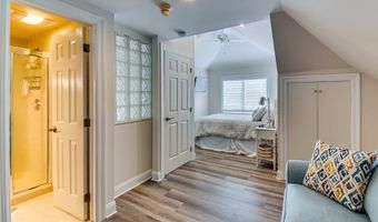 16 Woodedge Cir, Amagansett, NY 11930