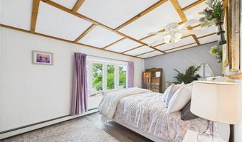 24 E Shore Rd, Narragansett, RI 02882