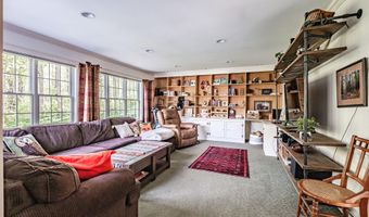 71 Brook Rd, Falmouth, ME 04105