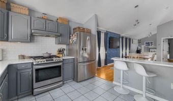 17 Plant St, Cumberland, RI 02864