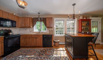 140 Ironworks Rd, Clinton, CT 06413