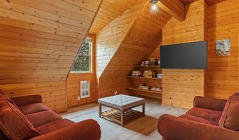 9 PINE St, Alpine, WY 83128