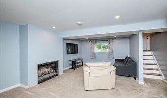 366 Sorrento Dr, Ballwin, MO 63021
